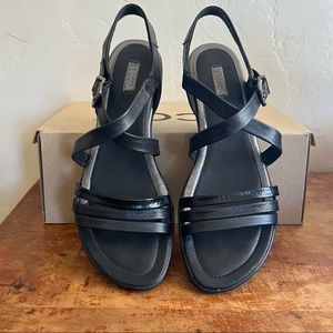 Ecco womens black sandal size 41 (US 10-10.5)